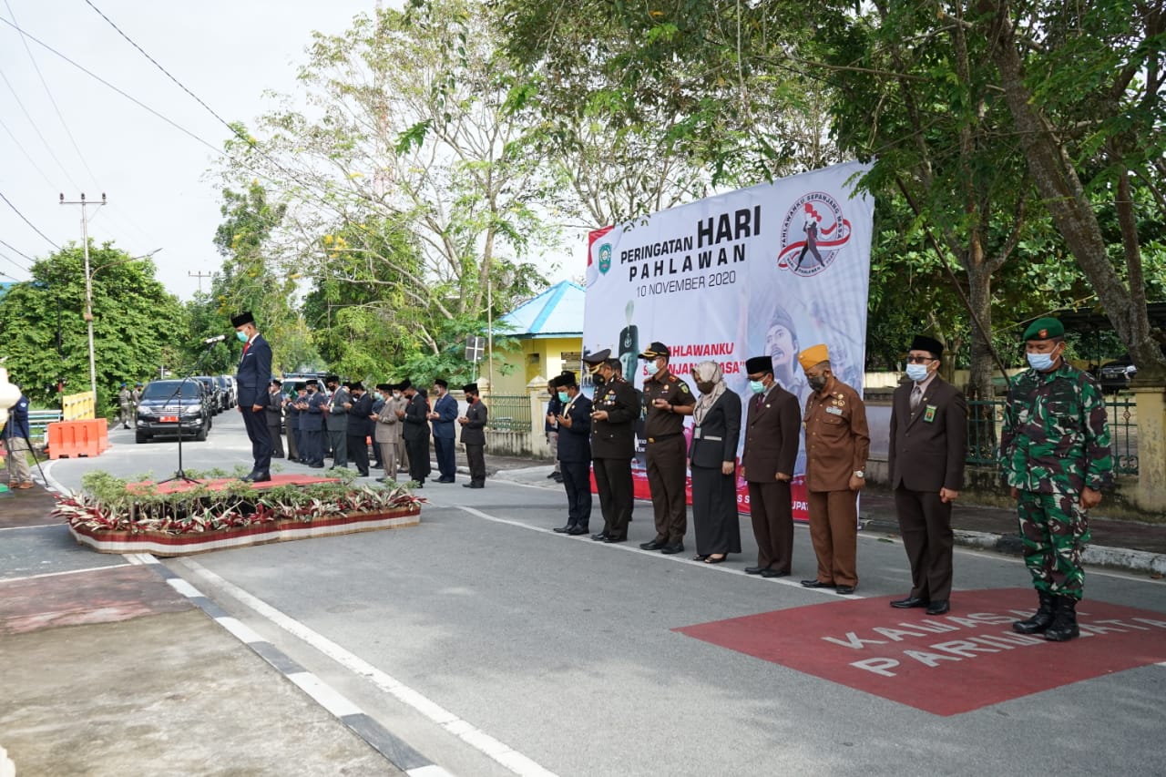 Pemkab dan Unsur Forkopinda Siak Laksanakan Upacara Peringatan Hari Pahlawan Ke-75