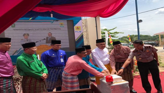 Gubernur Riau Resmikan Listrik Masuk Desa Di Siak