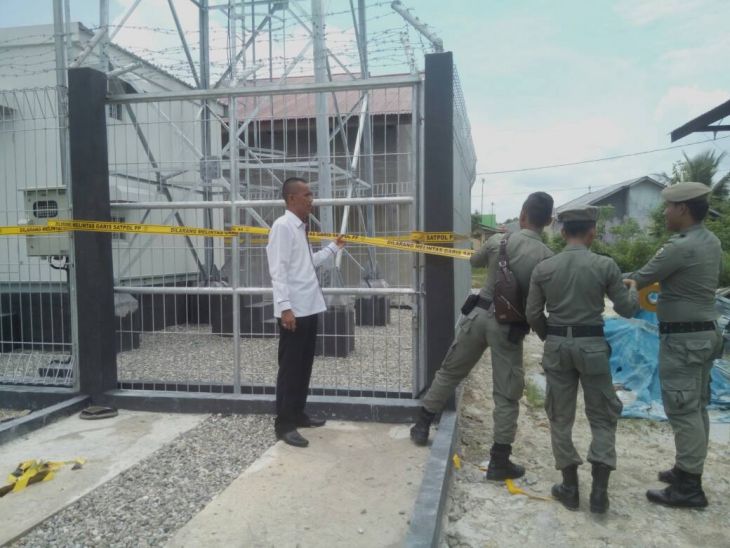 Satpol PP Kota Pekanbaru Tertibkan Tower Tak Berizin