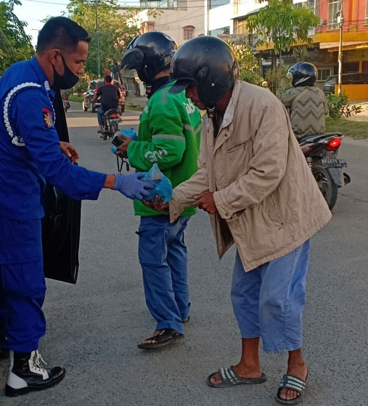 Personil Korps Polairud Polda Sumut Berbagi Berkat